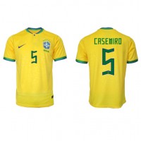 Camiseta Brasil Casemiro #5 Primera Equipación Replica Mundial 2022 mangas cortas